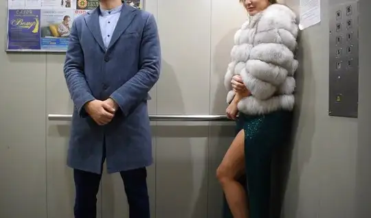 Русская девушка в лифте подставляет для любви тугую и мокрую киску, ко...