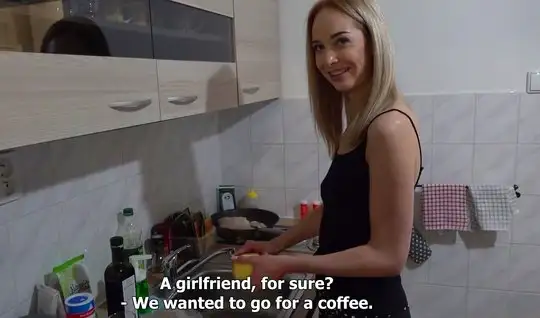 Блондинка пригласила к себе домой парня для съемки домашнего видео от ...