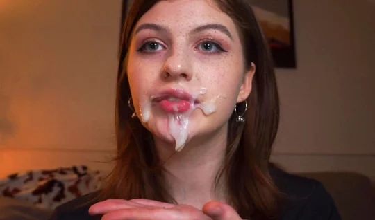 Русская девка получает полный рот густой сладкой спермы
