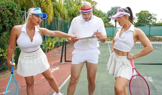 Две любительницы тенниса кайфуют в групповом сексе с тренером...