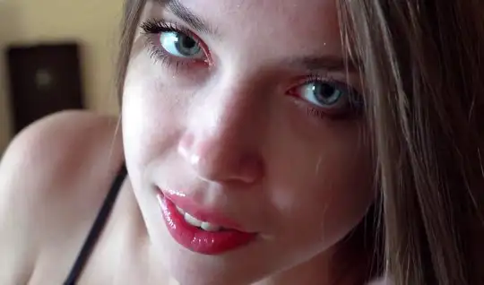 Русская студентка дала добро на съемку домашнего порно крупным планом